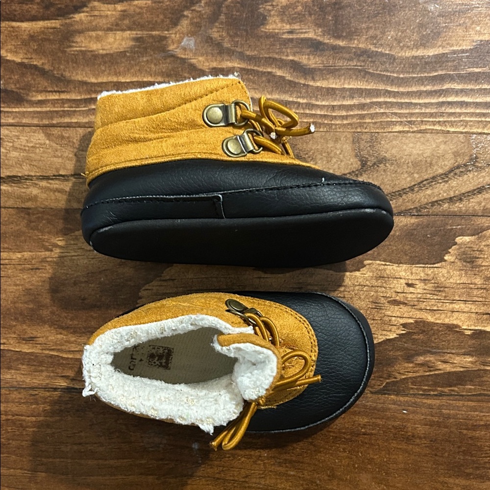 ❄️ Carter's Tan and Black Kids Boots